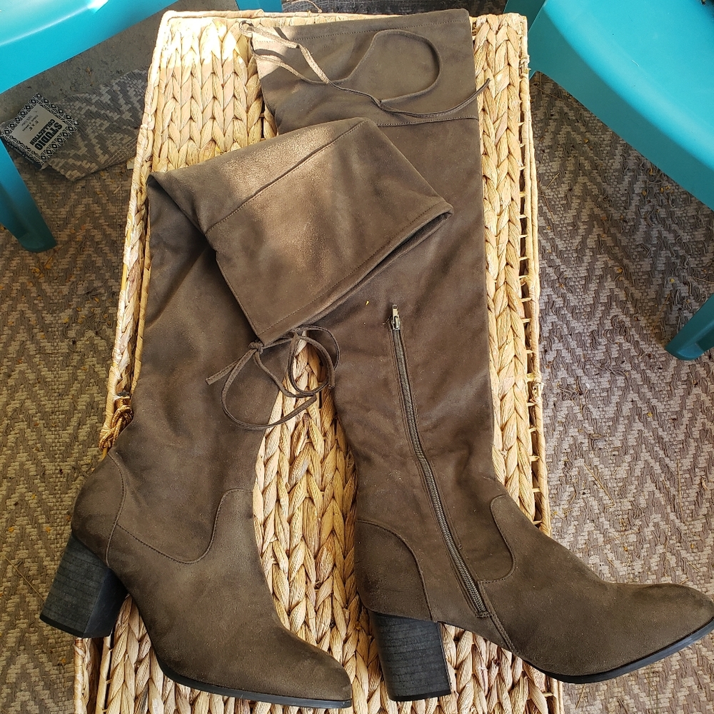 Women's size 14 over the knee boots